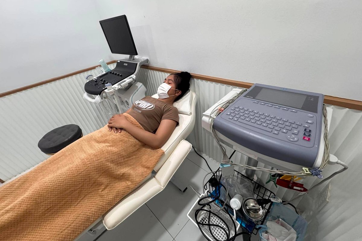 Ultrasound and EKG room at Doctor Chat Clinic